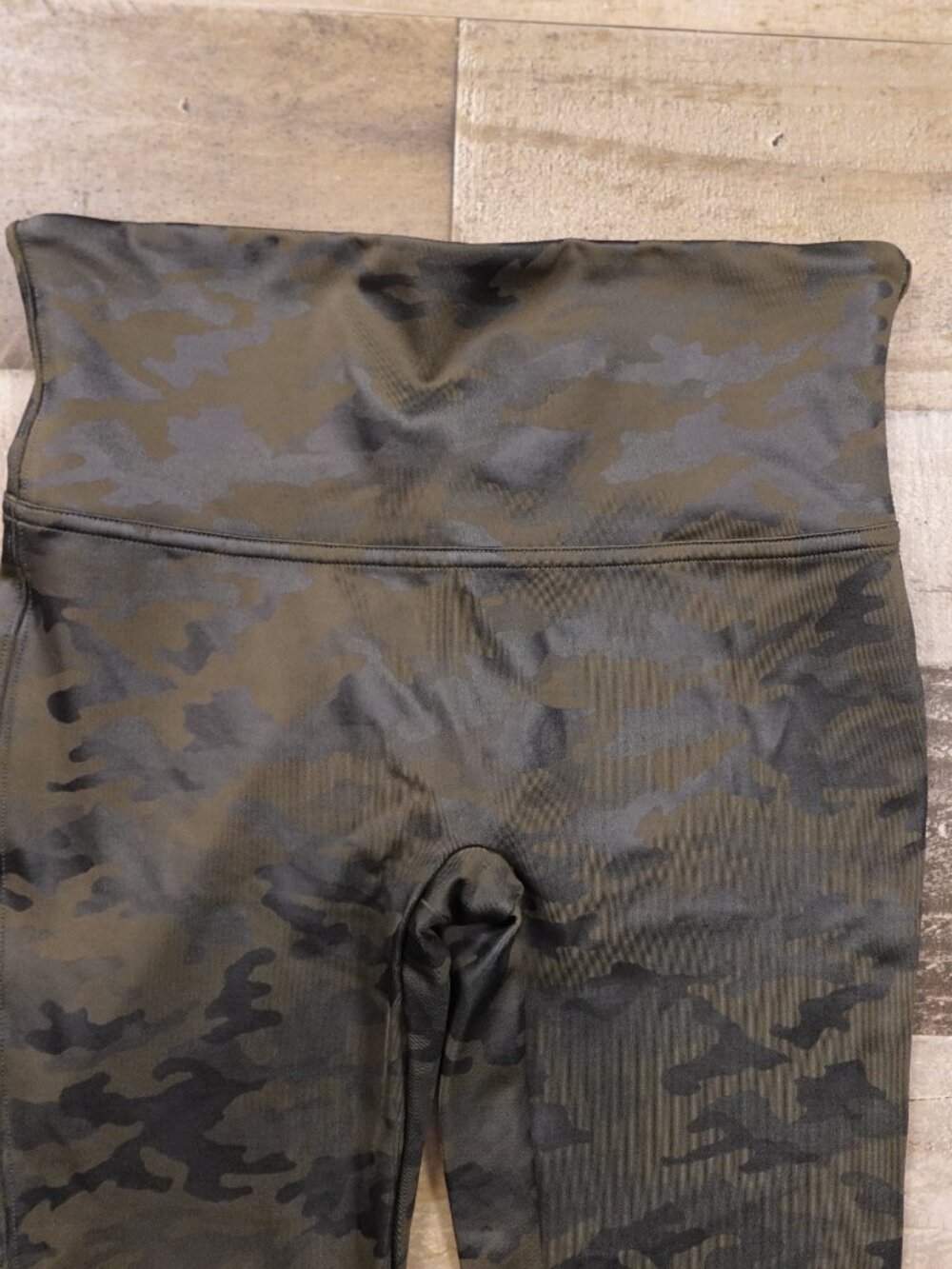 Spanx Faux Leather Glossy Camo Ankle Leggings Women’s Medium High Rise Shaping - Picture 2 of 13